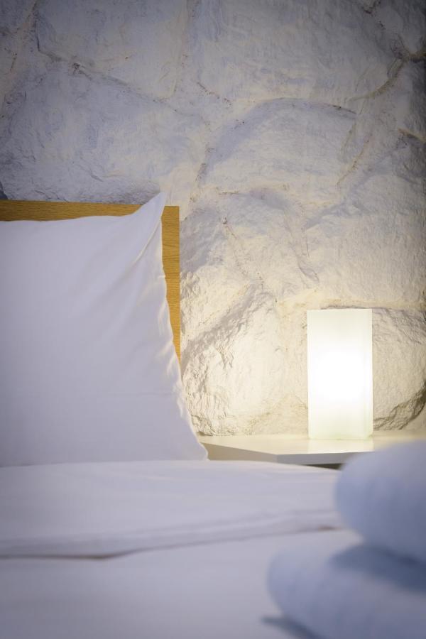 Fully Renovated Underground Flat In Pagrati Apartment Athens Ngoại thất bức ảnh