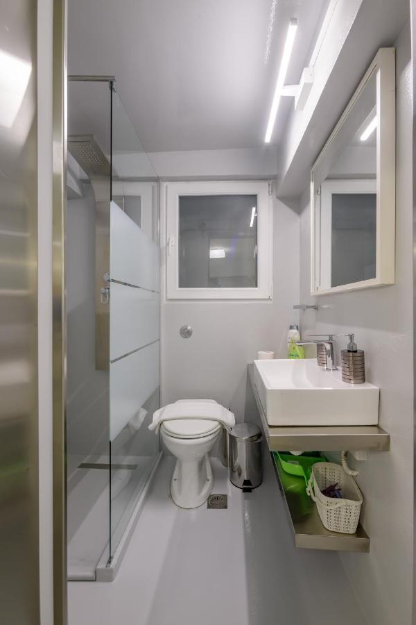 Fully Renovated Underground Flat In Pagrati Apartment Athens Ngoại thất bức ảnh