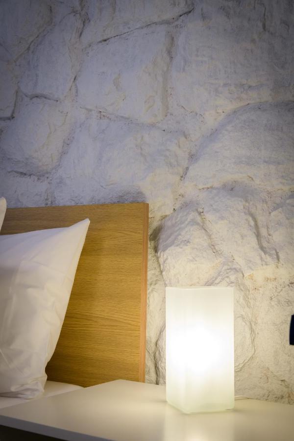 Fully Renovated Underground Flat In Pagrati Apartment Athens Ngoại thất bức ảnh
